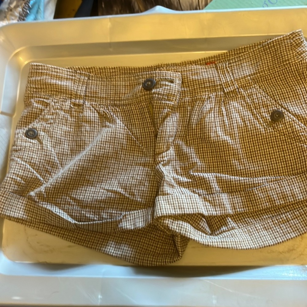 American Eagle size 8 brown checker shorts